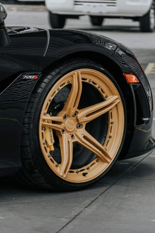 Sleek Power: The McLaren 720S in Detail 🚗✨