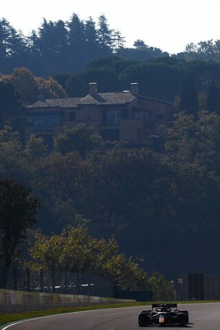 Max 33: Racing Against the Horizon 🏎️🌄