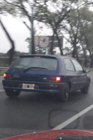 Renault Clio: A Compact Classic on the Move! 🚗💨