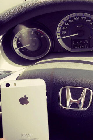 Rich Rides: The Luxury of Simplicity 🚗📱