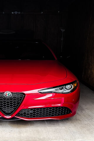 The Bold Beauty: Alfa Romeo Giulia 2 🚗❤️