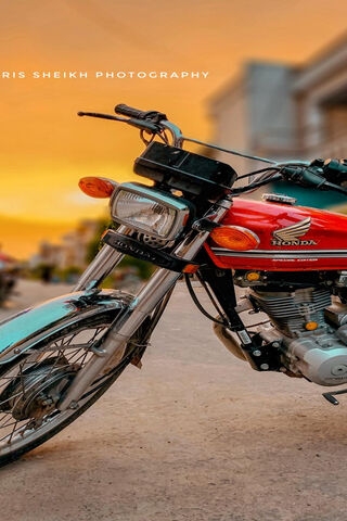 Honda 125: The Classic Ride of Freedom 🏍️✨