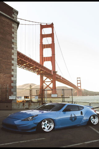 Nissan 370Z: A Stunning Ride Against Iconic Backdrop 🚗🌉
