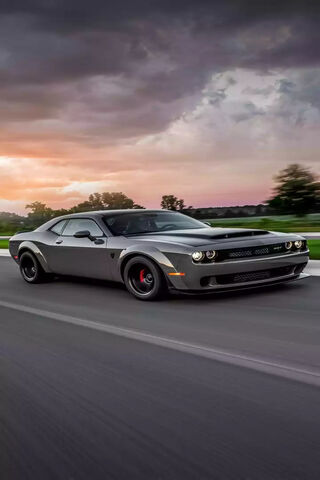 Sleek Speed: The Ultimate Muscle Car Experience 🚗💨