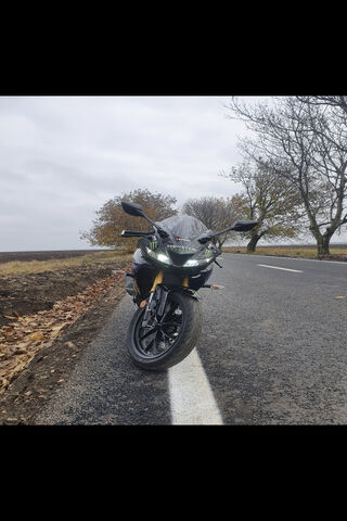 The Sleek Power of the YZF R125 2021 🏍️✨