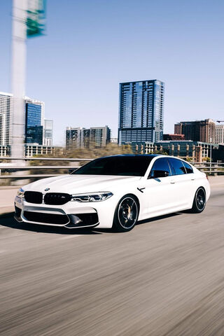 The Powerhouse on Wheels: BMW M5 in Action 🚗💨