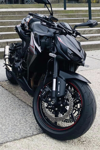 Kawasaki Z1000: The Beast Unleashed 🏍️🔥