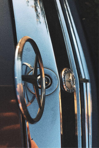 Elegance on Wheels: The Mercedes-Benz W124