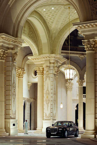 Elegance in Motion: The Arab Lifestyle