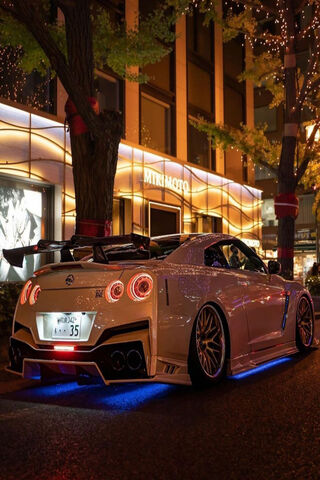 Araba: The Night Racer 🌌🚗