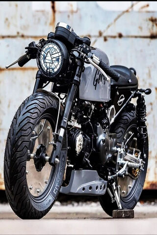 The Sleek Ride: A Modern Classic Motorcycle 🏍️✨