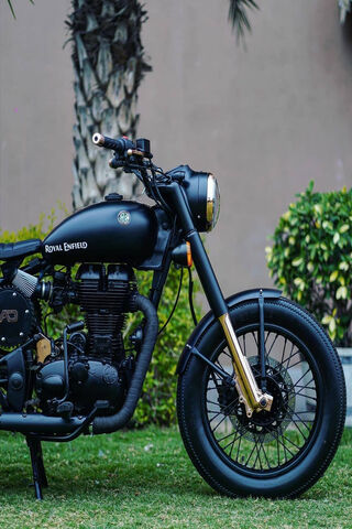 The Bold Bullet: Royal Enfield's Classic Charm 🏍️✨