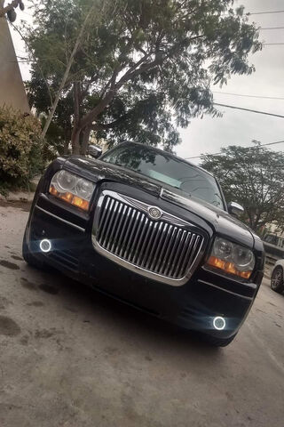 Chrysler 300: The Bold Luxury Sedan 🚗✨