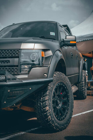 Rugged Power: The Ultimate Off-Road Beast 🚙💨