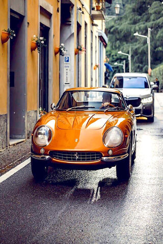 Classic Elegance: The Ferrari 275 GTB in Action 🚗✨