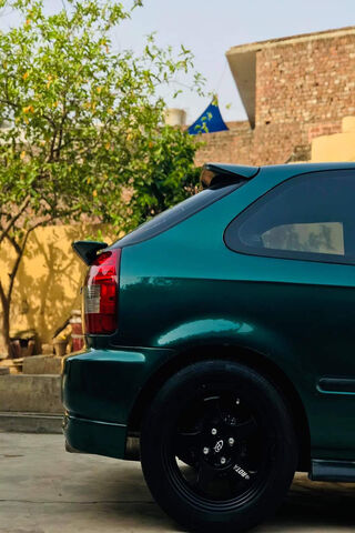 The Iconic Honda Civic EK9: A Timeless Classic 🚗✨