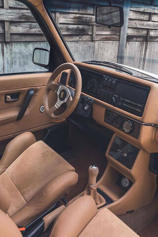 Classic Comfort: The Interior Mk2 Experience 🚗✨