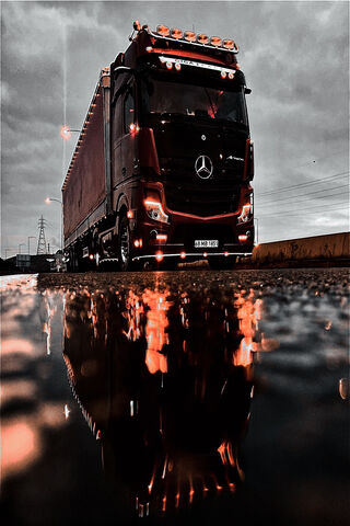 Power on the Road: Mercedes-Benz Trucks in Action 🚛✨
