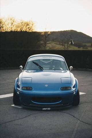 The Iconic Mazda MX-5 Miata: A Roadster Dream 🚗✨