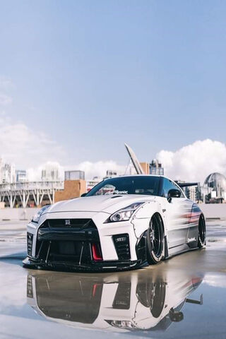 Nissan GT-R R35: The Ultimate Performance Machine 🚗💨