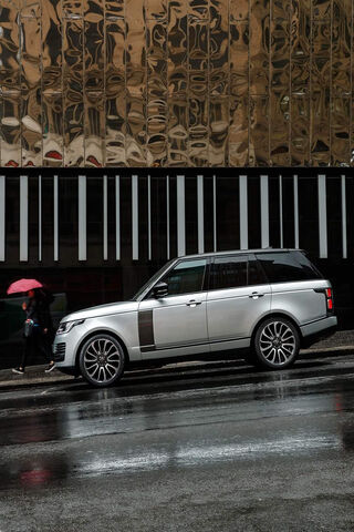 Elegance on Wheels: The Range Rover Vogue