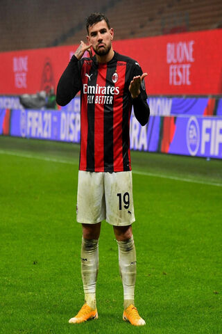 Theo Hernandez: The Dynamic Defender in Action! ⚽️🔥