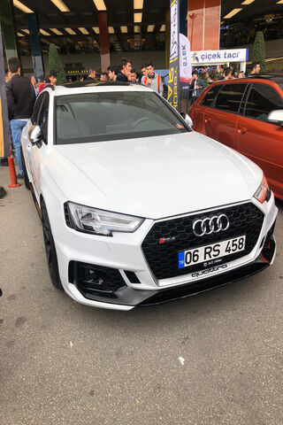 The Powerhouse: Audi RS4 in Action! 🚗💨
