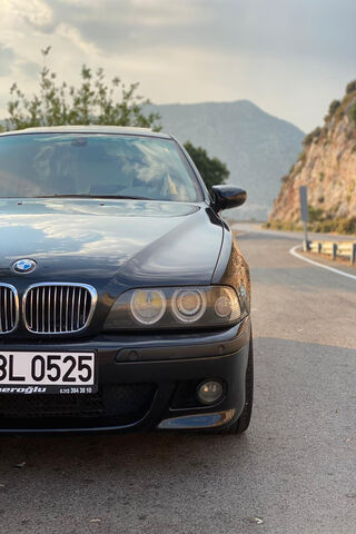 The Timeless Elegance of the BMW 525i E39 🚗✨