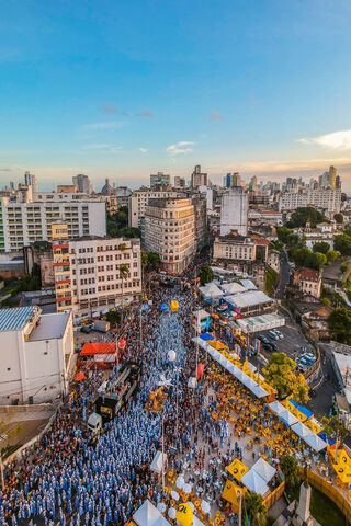 Vibrant Streets of Carnaval 🎉
