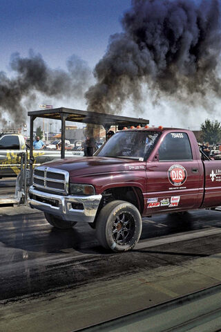 Power on the Track: The Cummins Diesel Experience 🚚💨