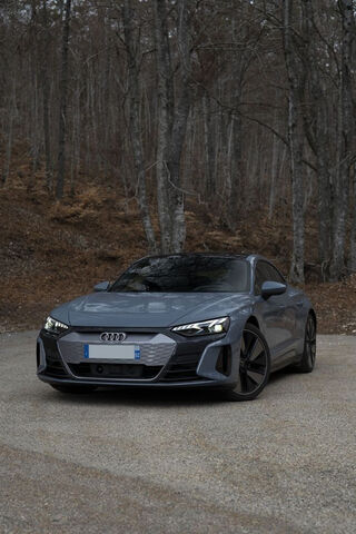 E-Tron GT: The Future of Electric Luxury 🚗⚡