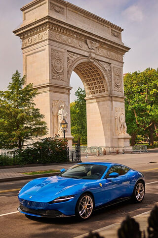 Ferrari Roma: A Blue Beauty in the Heart of the City 🌆🚗
