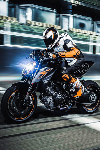 Unleashing the Beast: KTM Super Duke in Action! 🏍️🔥