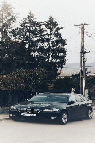 Luci BMW: A Sleek Ride in the City 🌆🚗