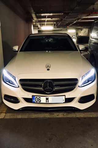 Elegance on Wheels: The Mercedes-Benz Experience 🚗✨