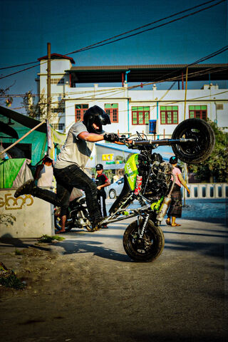 Thrills on Two Wheels: Myanmar's Motostunt Magic 🏍️✨