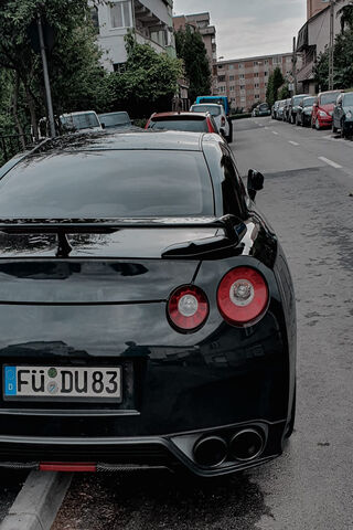 Nissan GT-R: The Urban Predator 🏎️🌆
