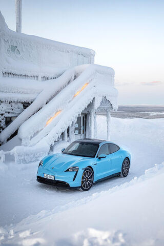 Porsche in a Winter Wonderland ❄️🚗