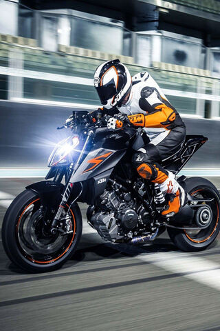 Unleashing the Beast: The Super Duke Experience 🏍️🔥