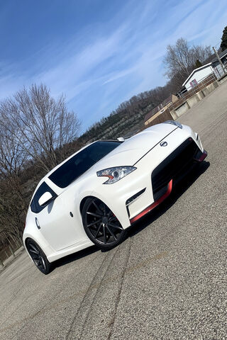 The Thrill of the 370Z: A Sports Car Icon 🚗💨