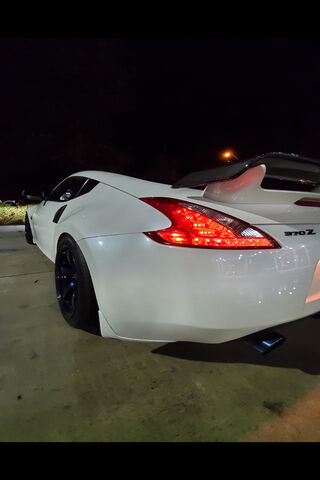 Nighttime Elegance: The 370Z in Action 🌙🚗