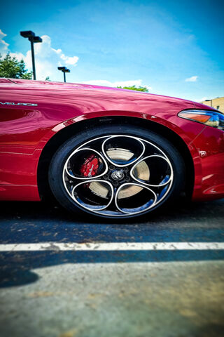 Alfa Romeo Giulia: A Touch of Italian Elegance 🚗🇮🇹