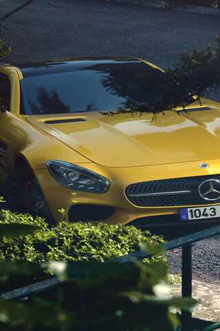 AMG: The Yellow Beast Unleashed! 🏎️💨