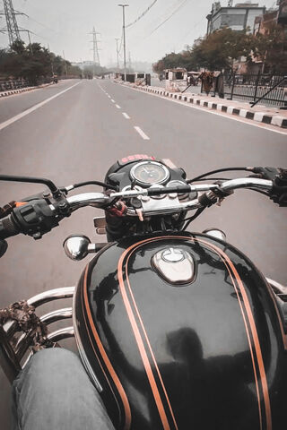 Riding the Bullet Standard 350: A Classic Journey 🏍️✨