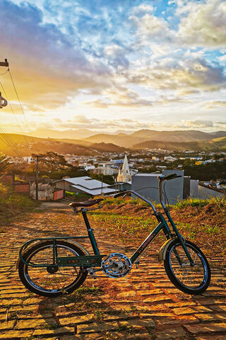 Sunset Ride: A Journey Through the Mountains 🚴 ️🌄