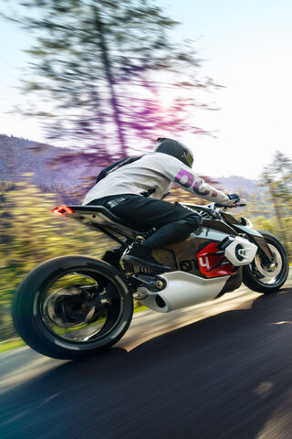 Thrill on Two Wheels: The BMW Motorrad Experience 🏍️✨