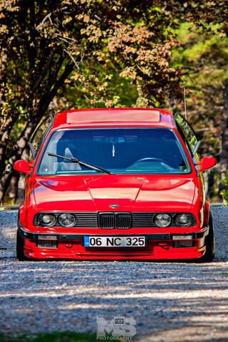 Classic Charm: The BMW E30 Coupe in All Its Glory 🚗❤️