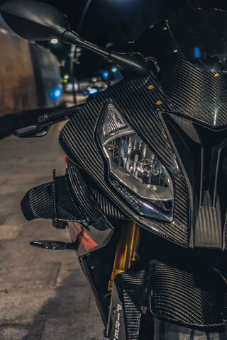 Night Rider: The BMW S1000 in Carbon Fiber Glory 🌌🏍️