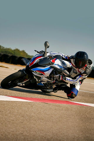 Speed Demon: The BMW Racer in Action! 🏍️💨