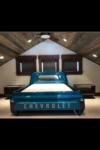 Dreamy Chevy Bed: A Vintage Twist on Comfort 🚗💤